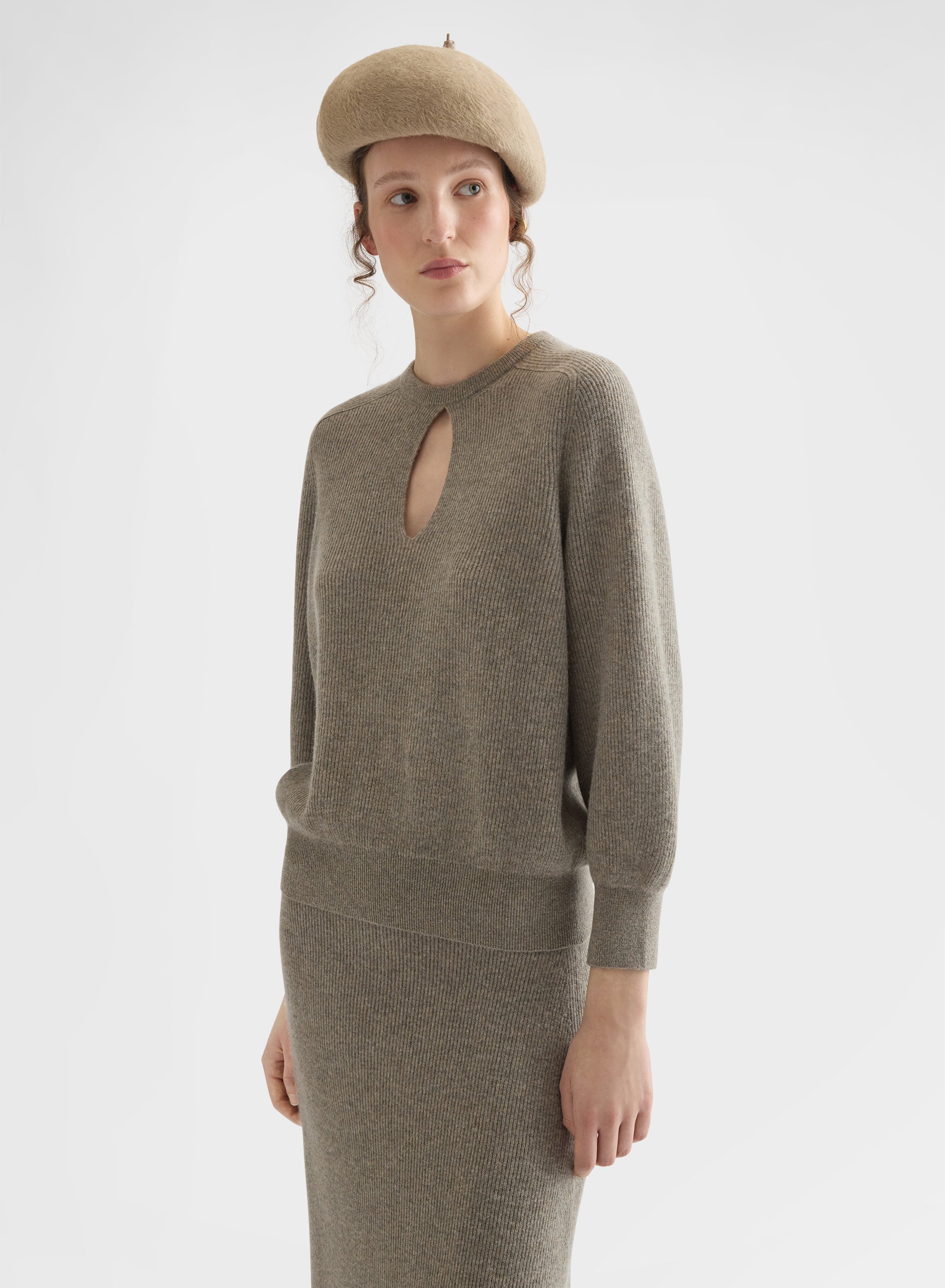 CASHMERE ENGLISH RIB CREWNECK SAND