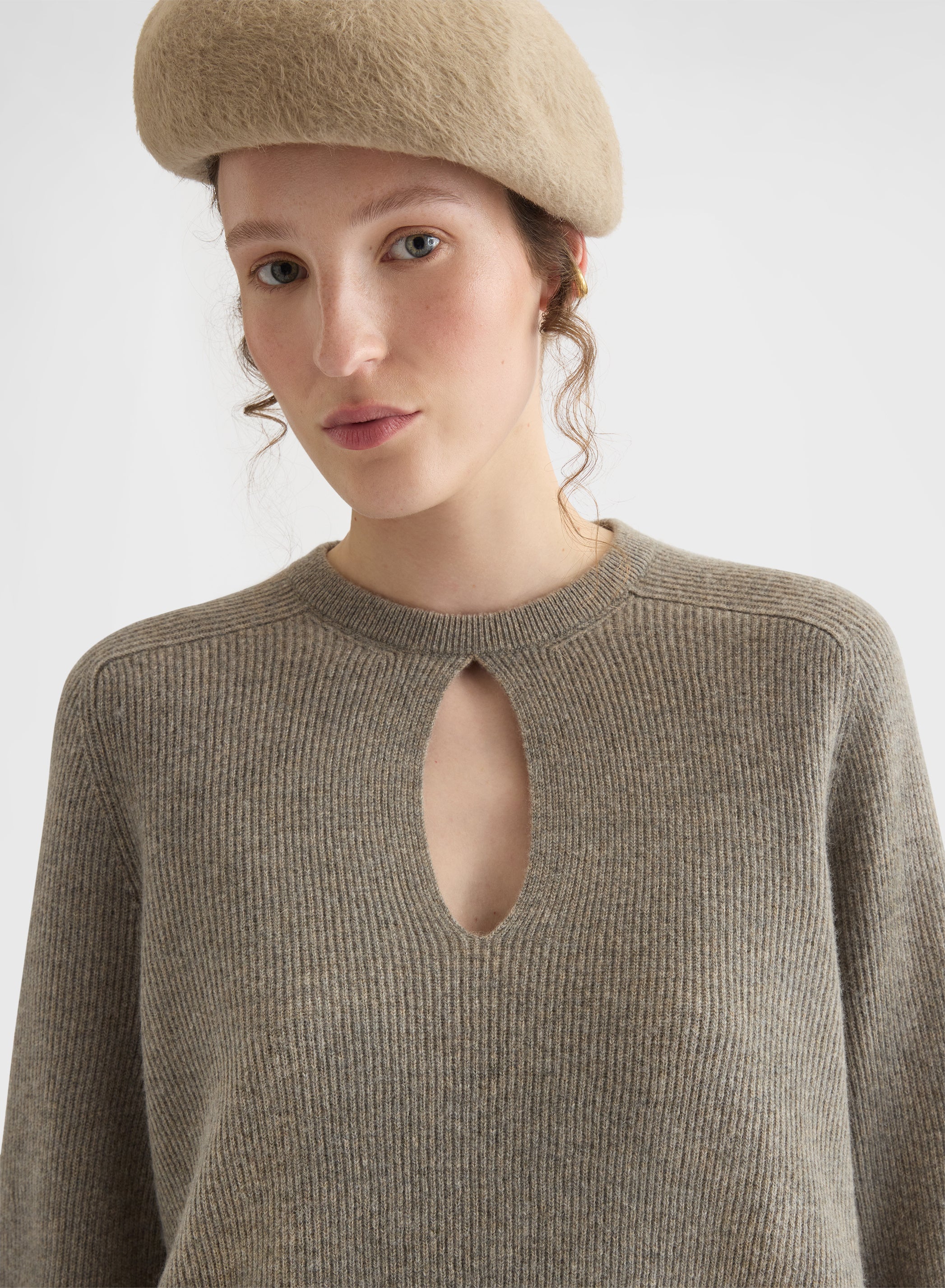 CASHMERE ENGLISH RIB CREWNECK SAND