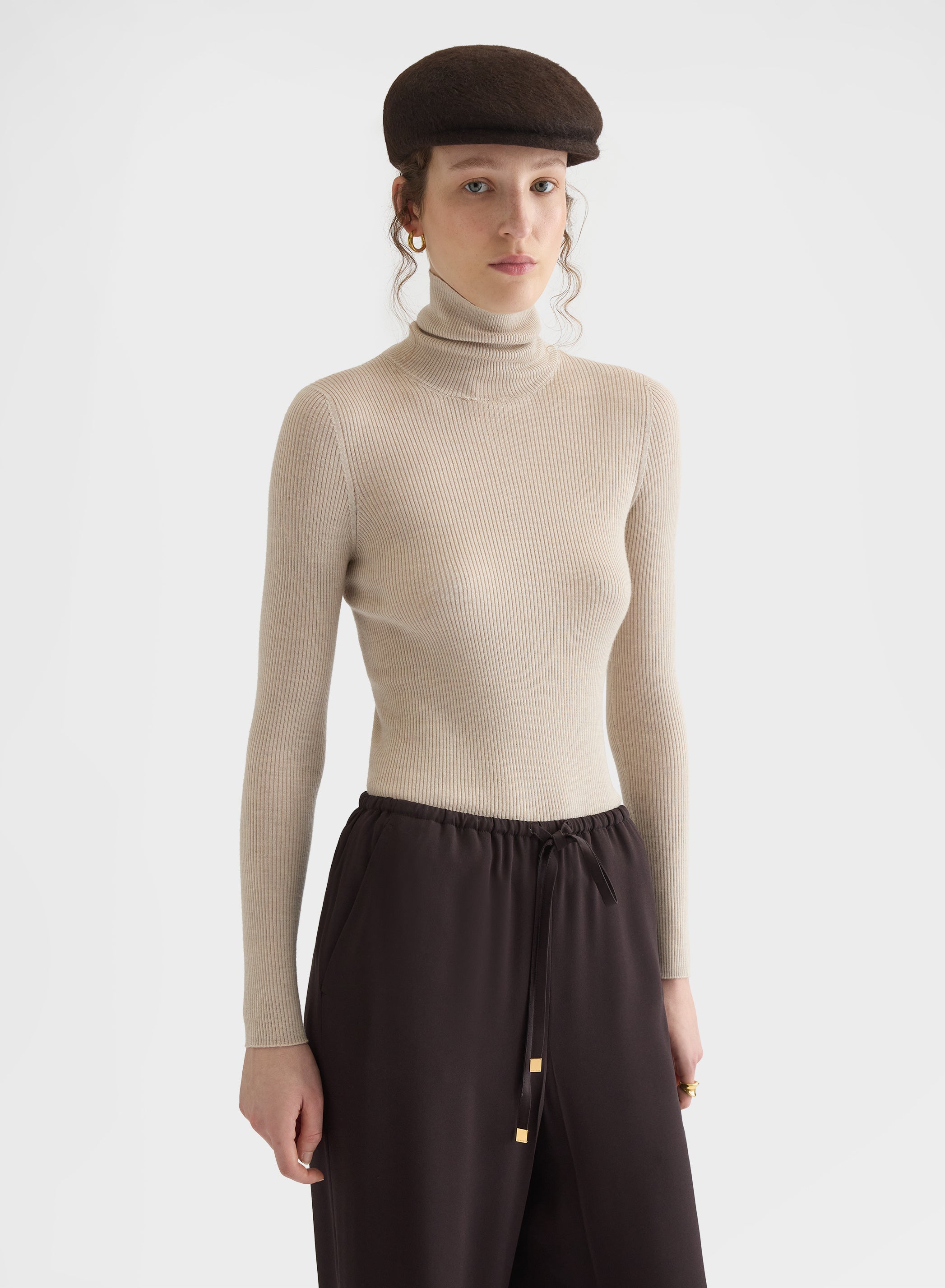 FINE WOOL SILK CASHMERE RIB TURTLENECK GREIGE