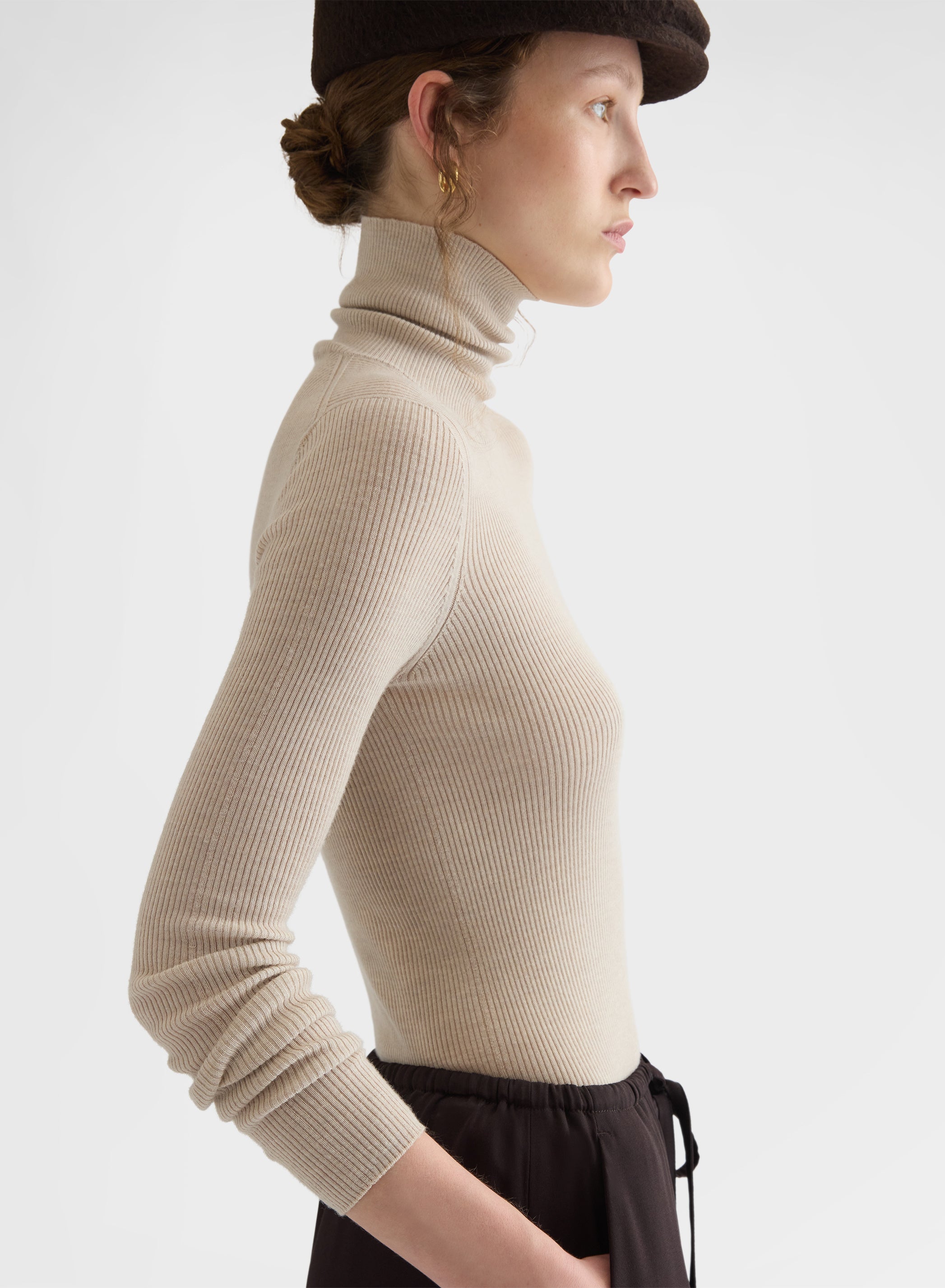 FINE WOOL SILK CASHMERE RIB TURTLENECK GREIGE