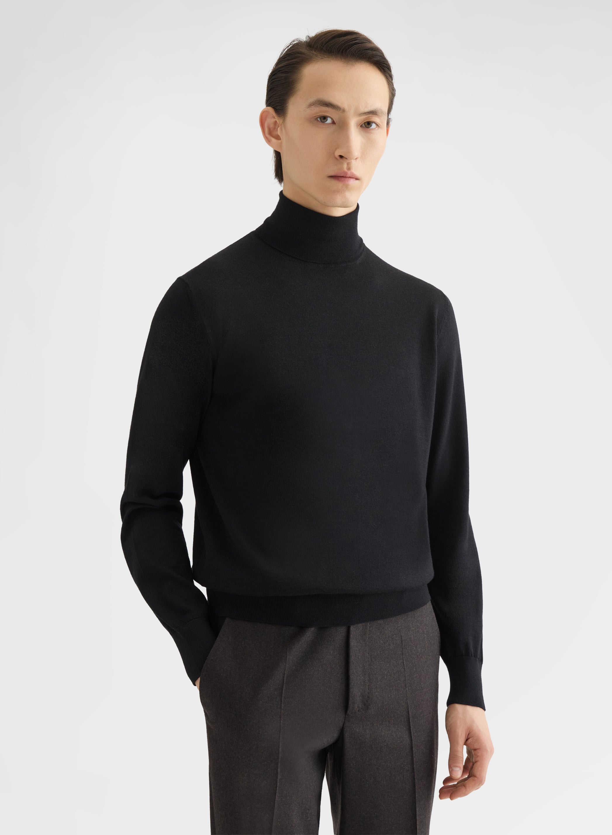 FINE WOOL SILK CASHMERE TURTLENECK BLACK
