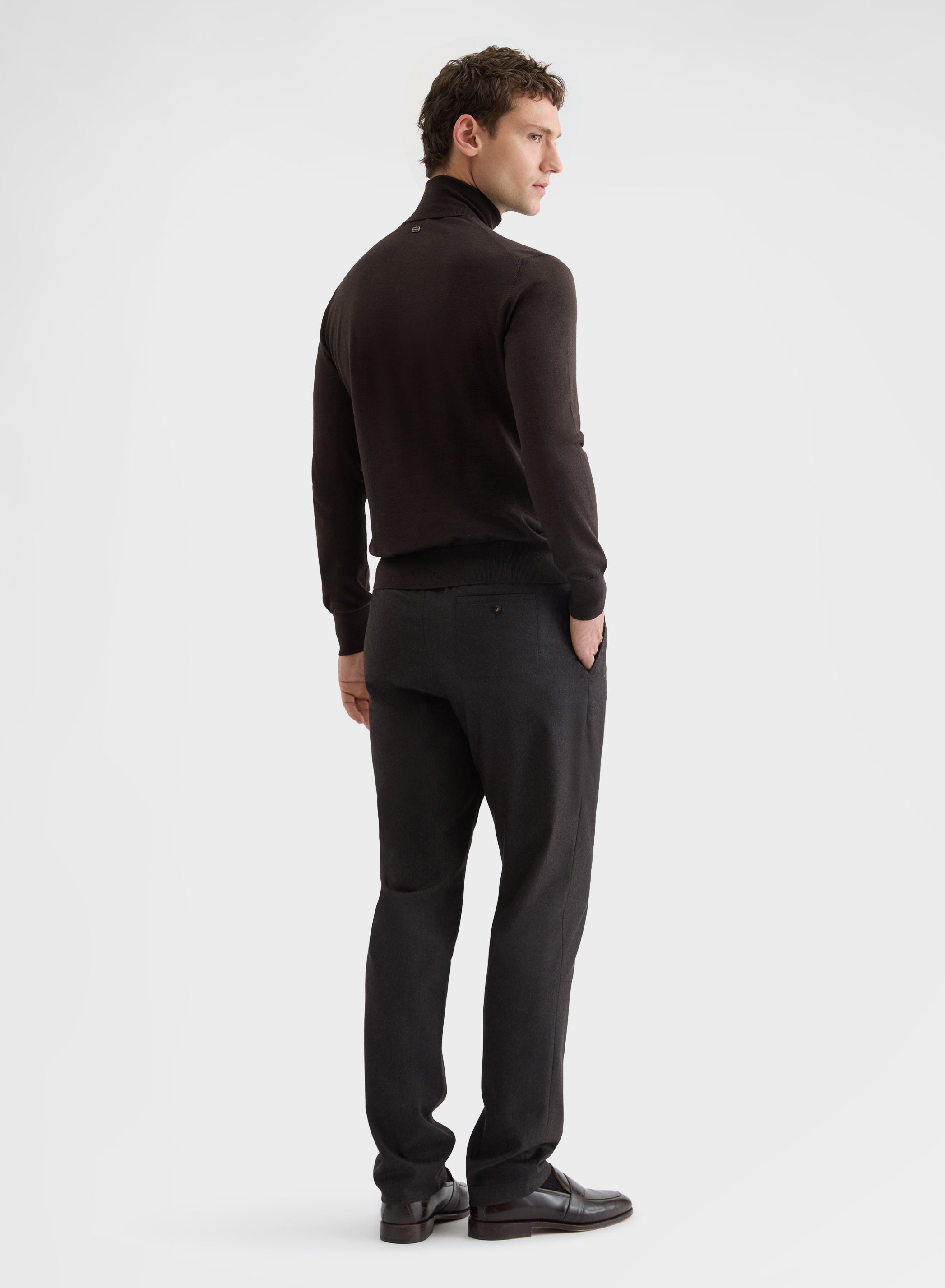 FINE WOOL SILK CASHMERE TURTLENECK EBONY