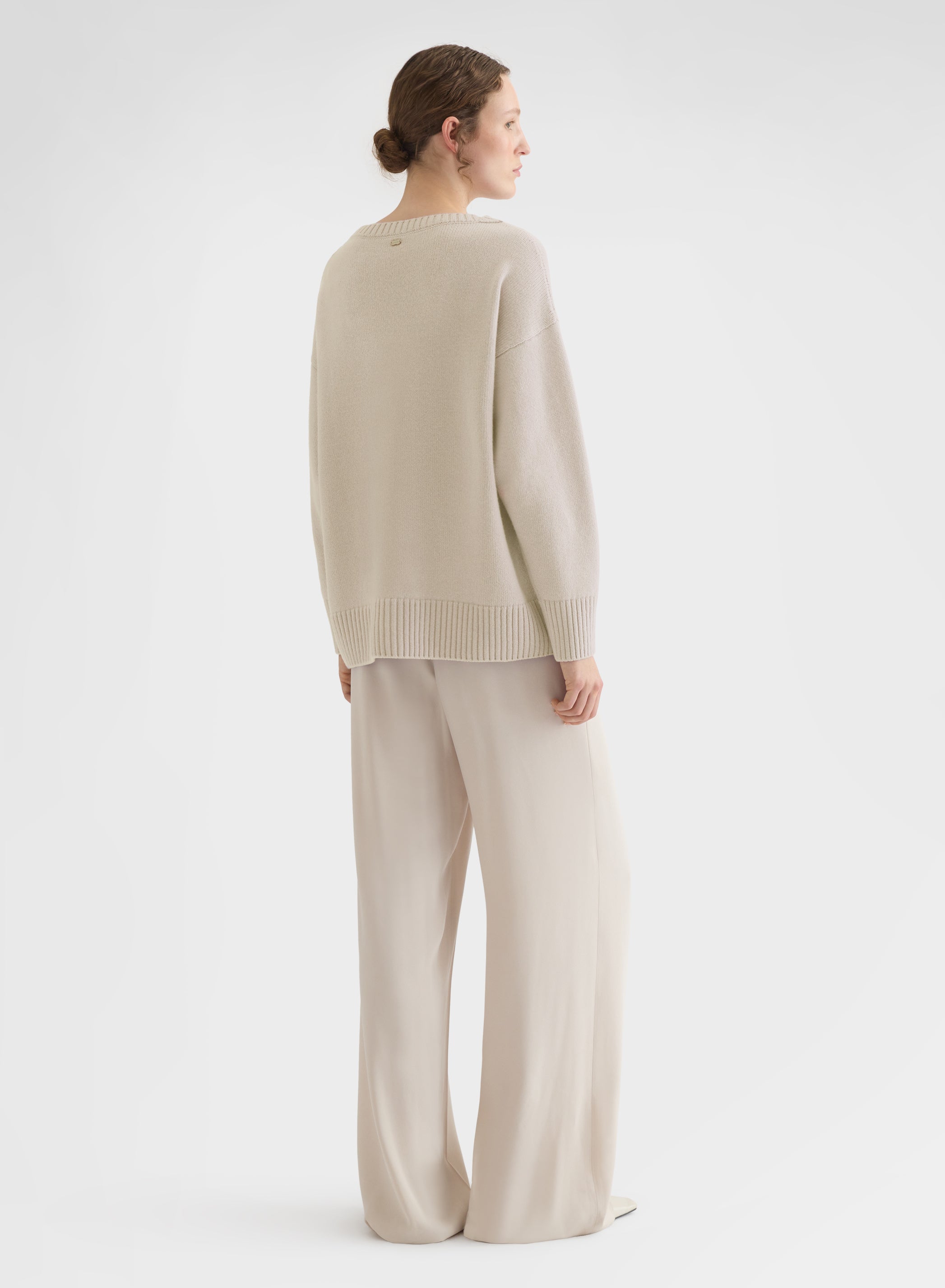 CASHMERE PLAIN KNIT BOAT NECK SWEATER GREIGE