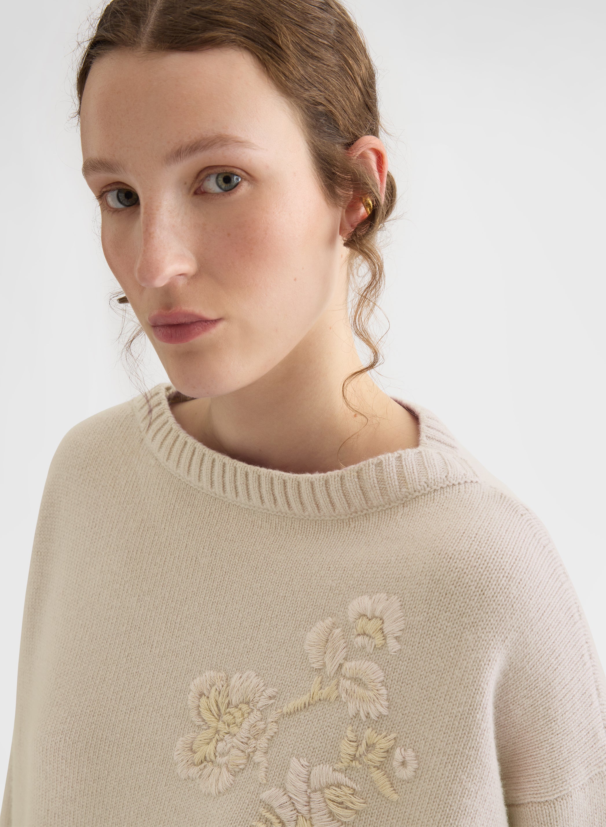 CASHMERE PLAIN KNIT BOAT NECK SWEATER GREIGE