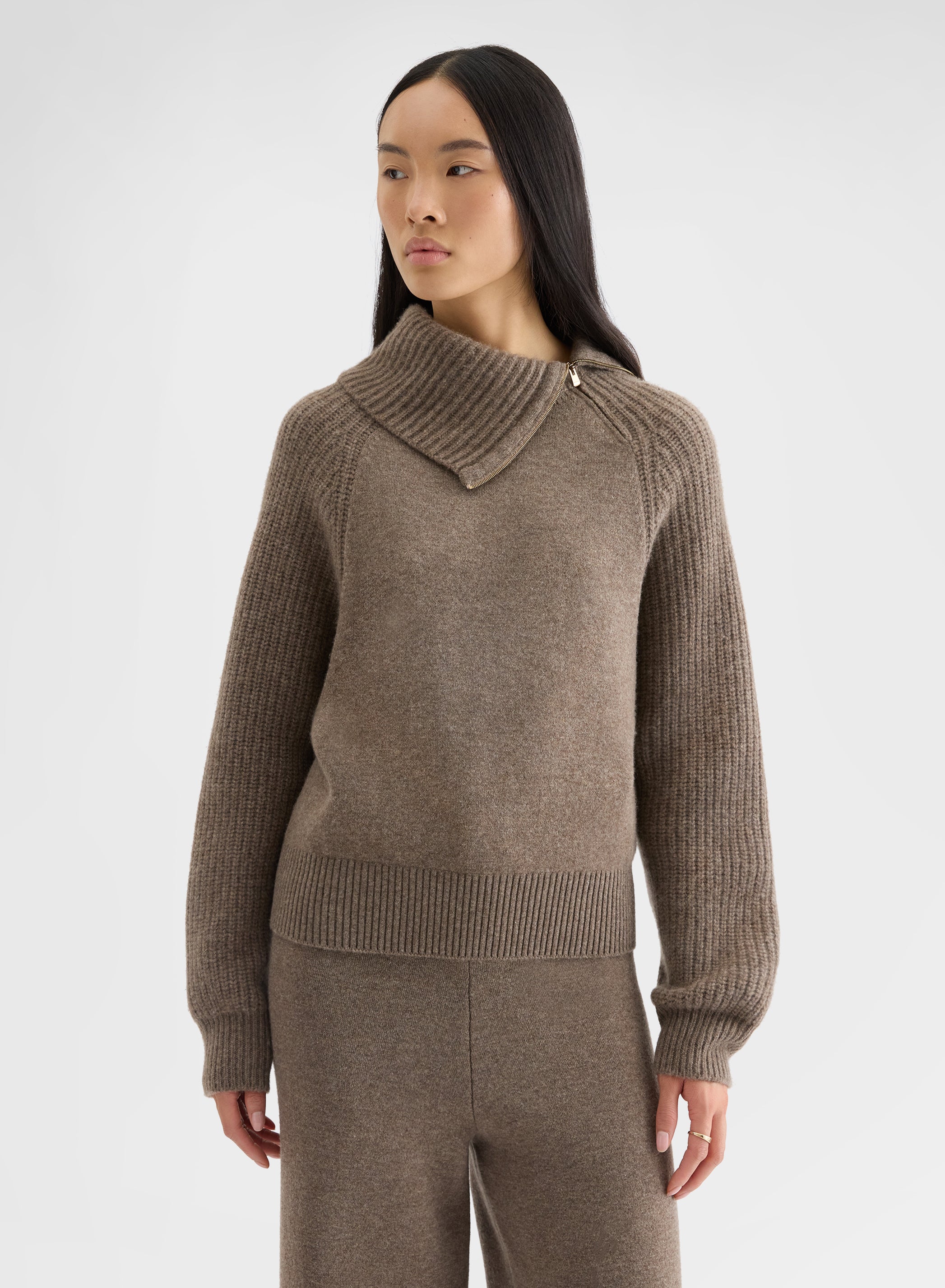 CASHMERE HIGH NECK SWEATER MOCHA