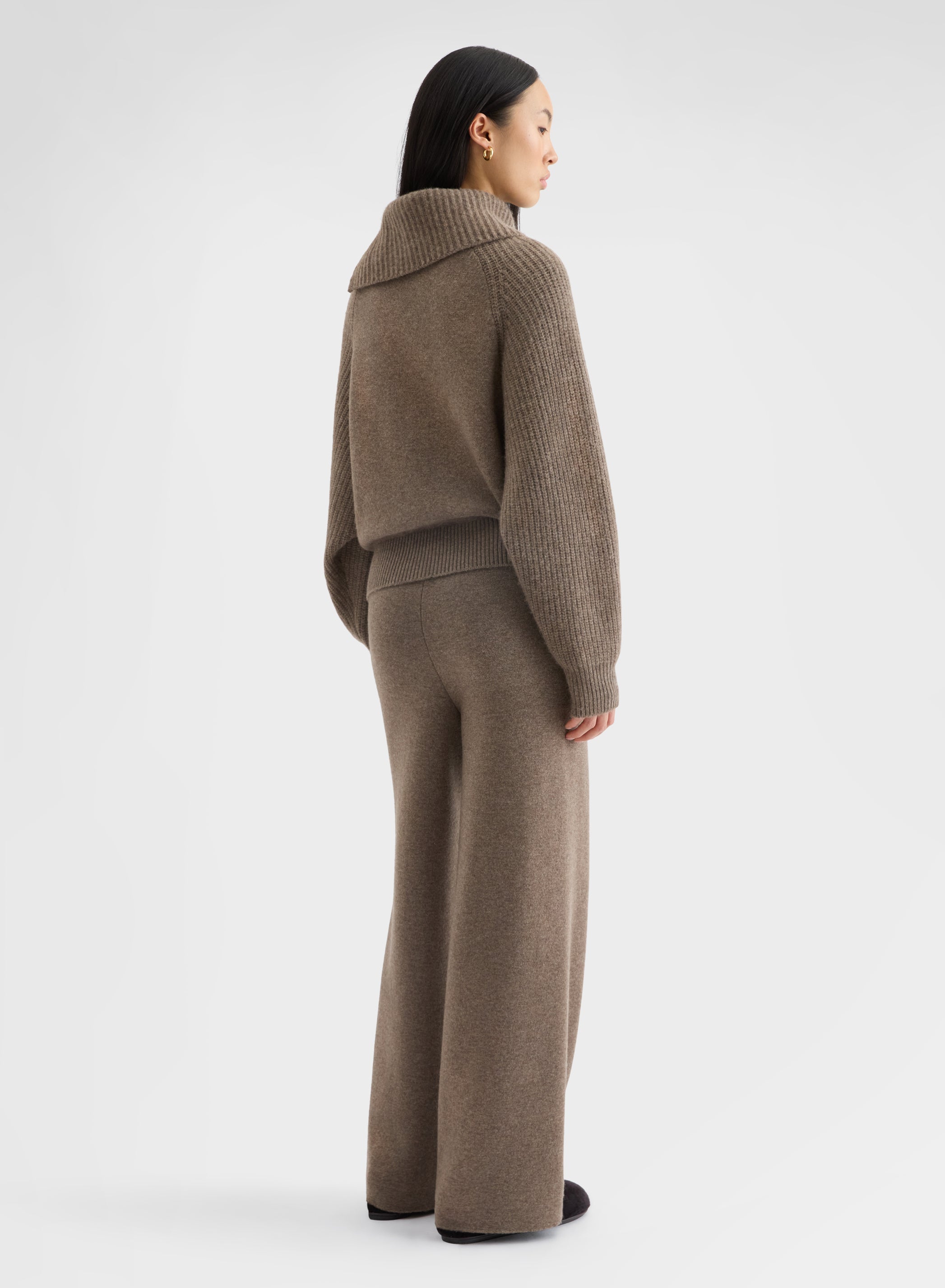 CASHMERE HIGH NECK SWEATER MOCHA
