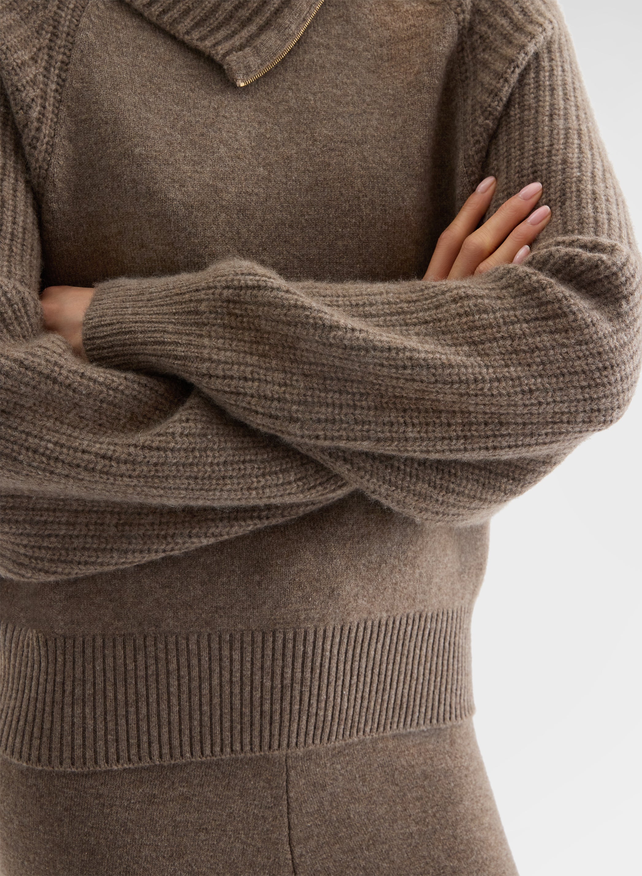 CASHMERE HIGH NECK SWEATER MOCHA