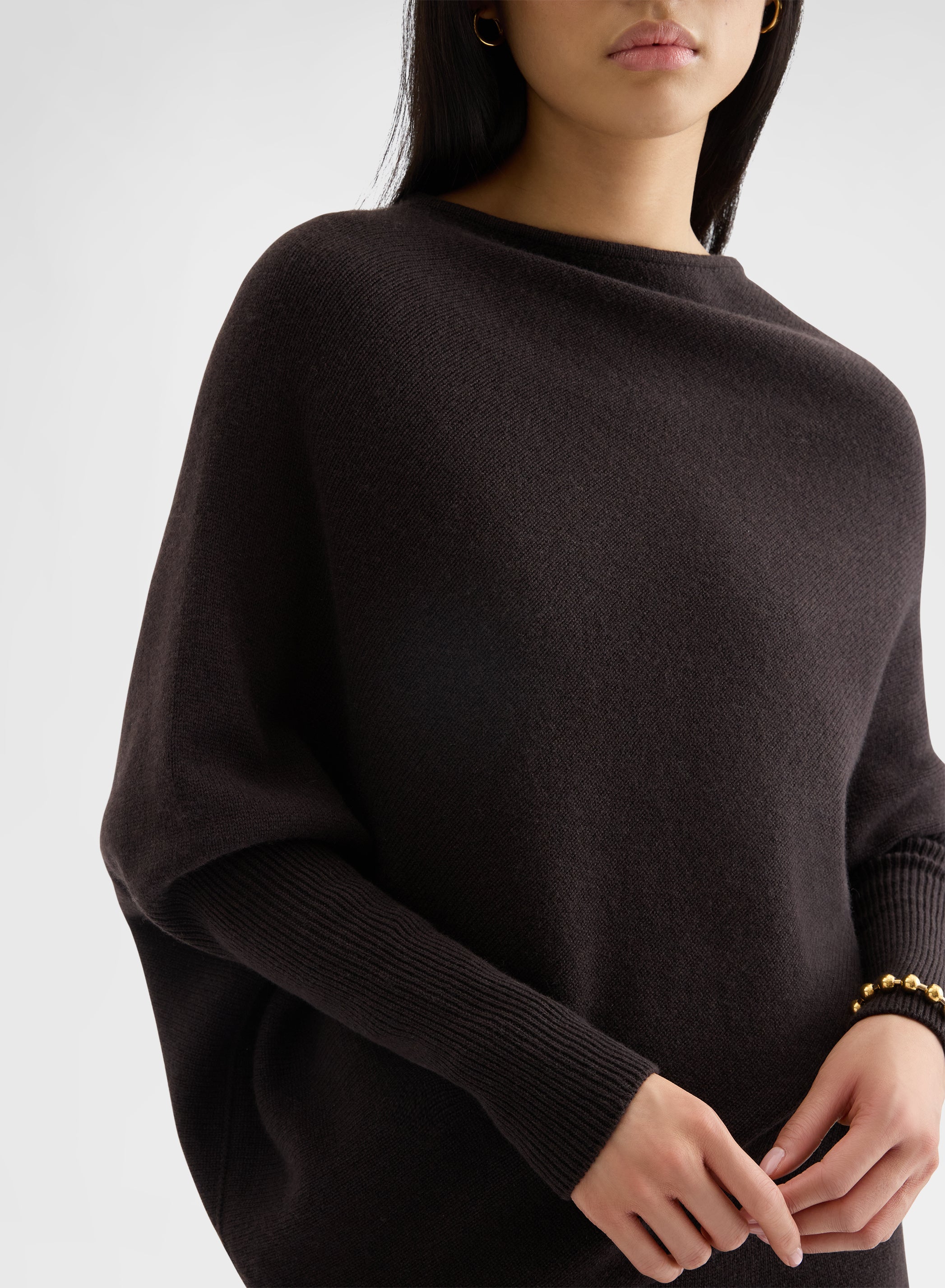CASHMERE PLAIN KNIT ASYMMETRIC BOAT NECK TOP EBONY