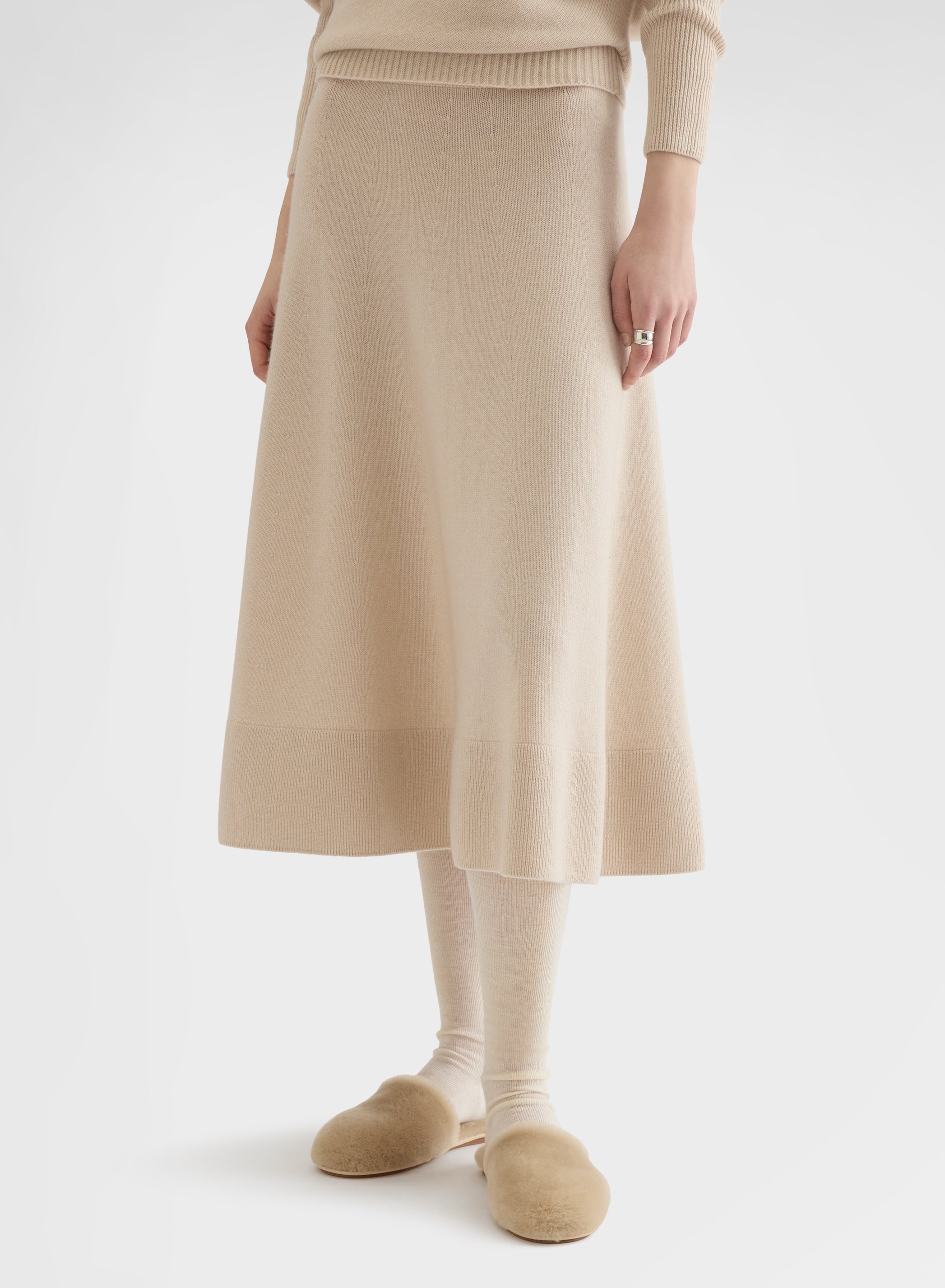 CASHMERE PLAIN KNIT HIGH WAISTED MIDI SKIRT GREIGE