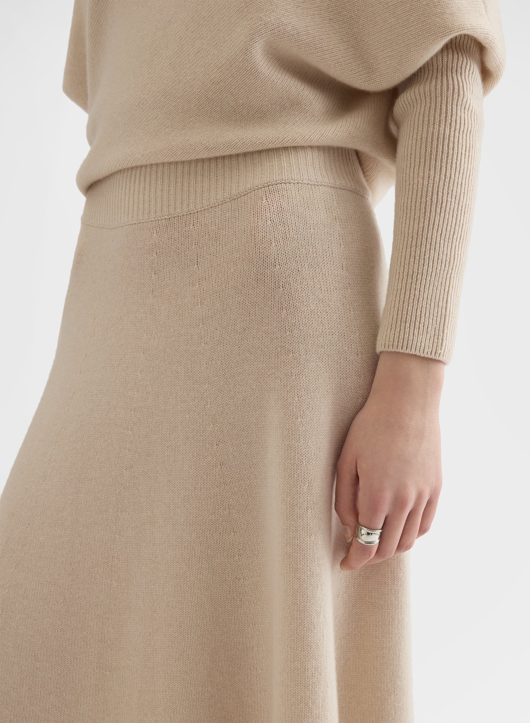 CASHMERE PLAIN KNIT HIGH WAISTED MIDI SKIRT GREIGE