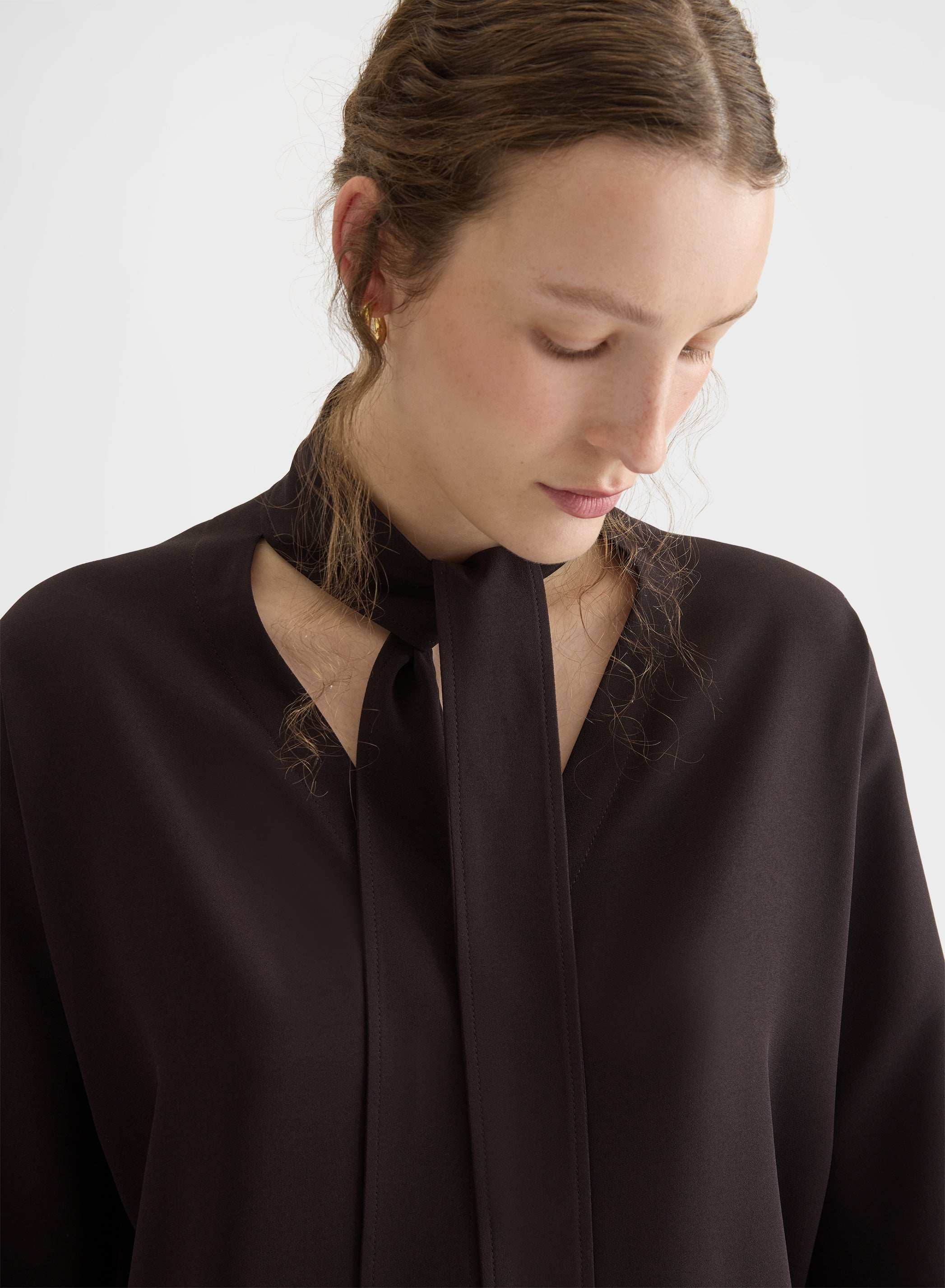 MATT SILK BLEND SCARF BLOUSE EBONY