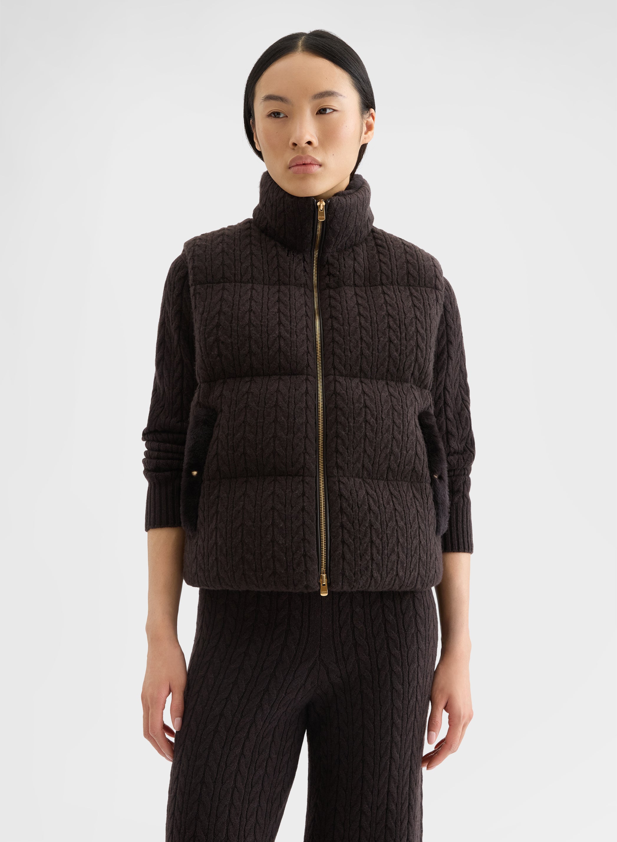CABLE KNITTED CASHMERE CROPPED PUFFER VEST