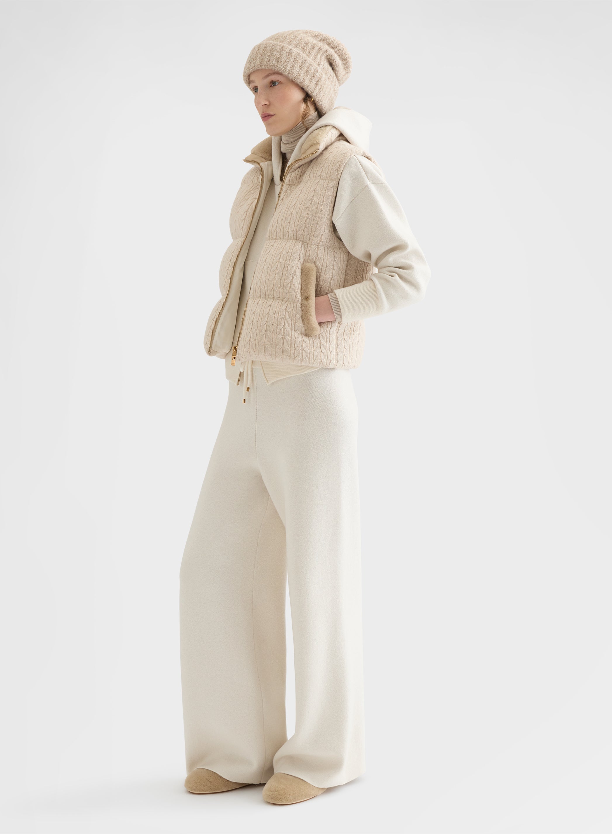 CABLE KNITTED CASHMERE CROPPED PUFFER VEST