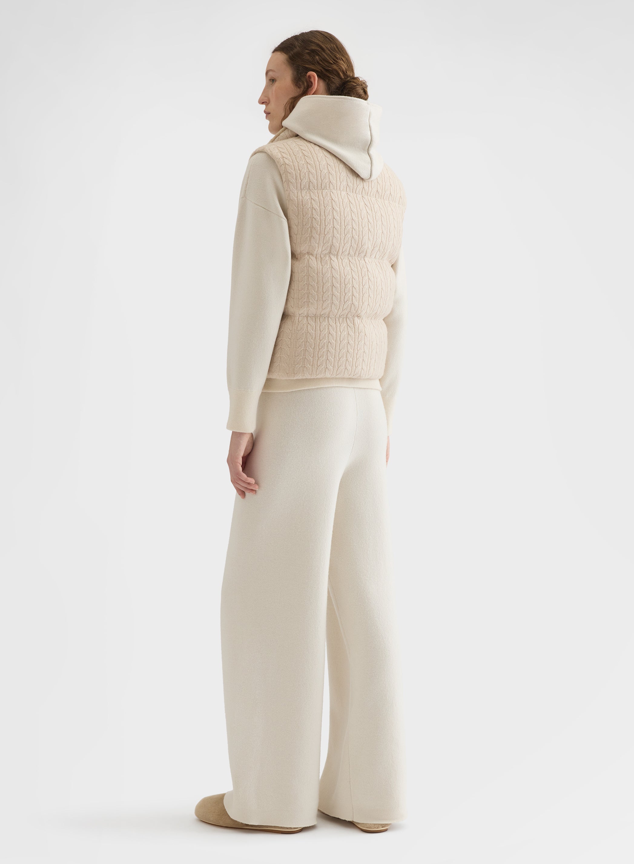 CABLE KNITTED CASHMERE CROPPED PUFFER VEST