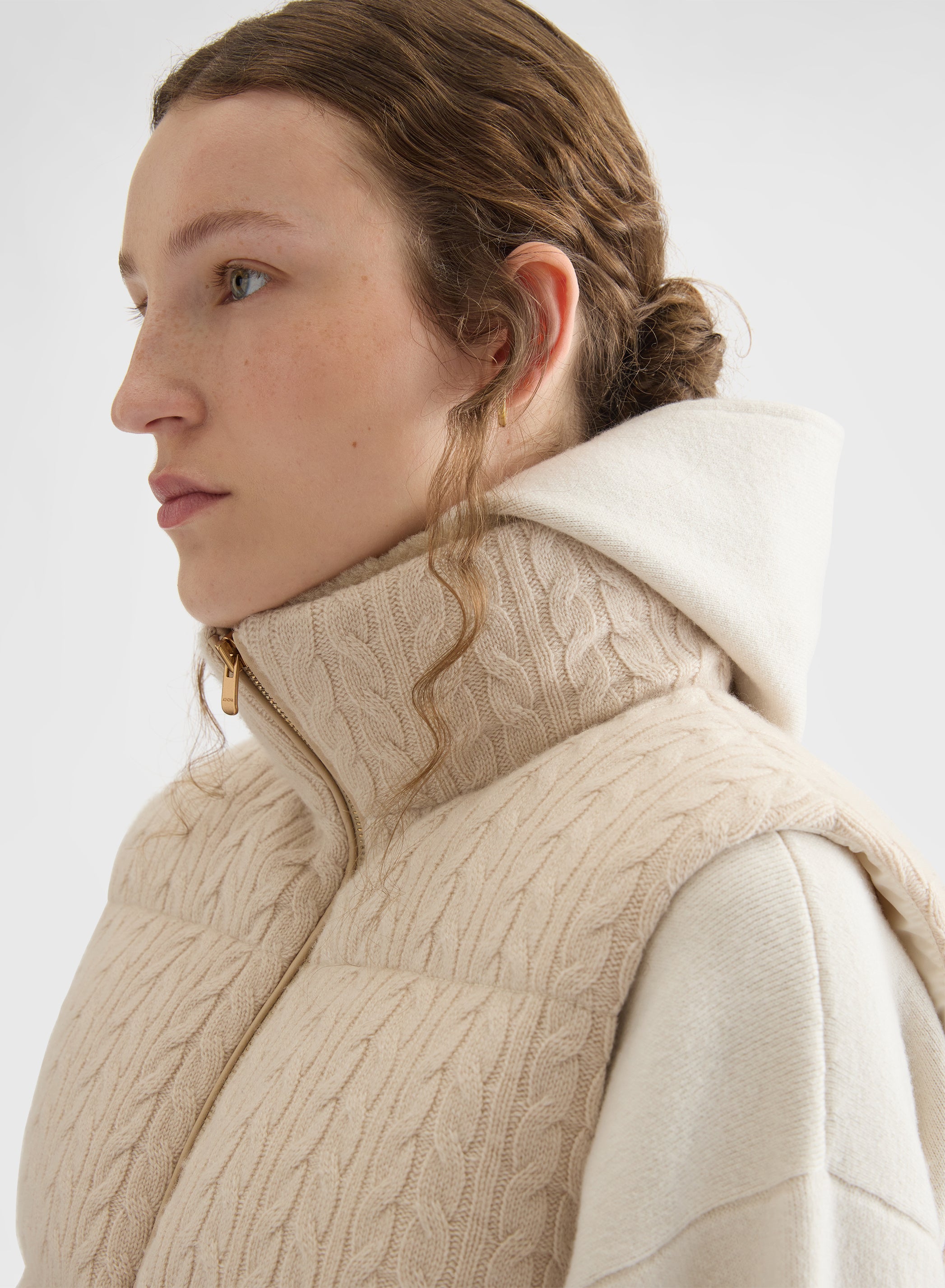 CABLE KNITTED CASHMERE CROPPED PUFFER VEST